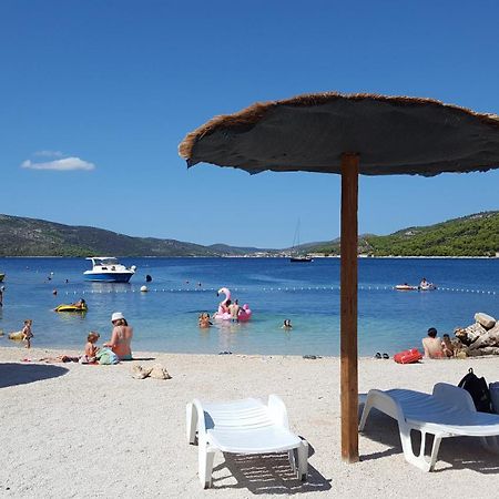 Apartmani I & J Seric Seget Vranjica Esterno foto
