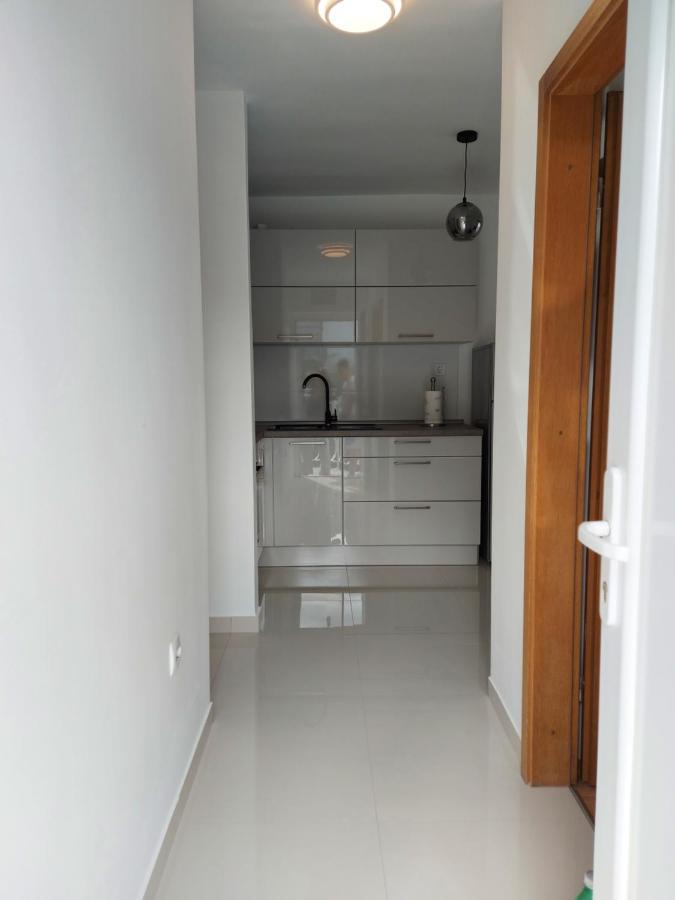 Apartmani I & J Seric Seget Vranjica Esterno foto