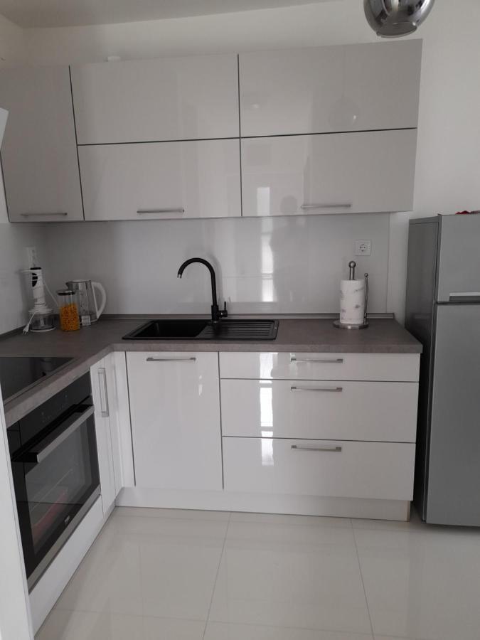 Apartmani I & J Seric Seget Vranjica Esterno foto