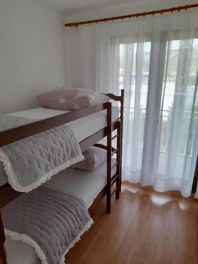 Apartmani I & J Seric Seget Vranjica Esterno foto