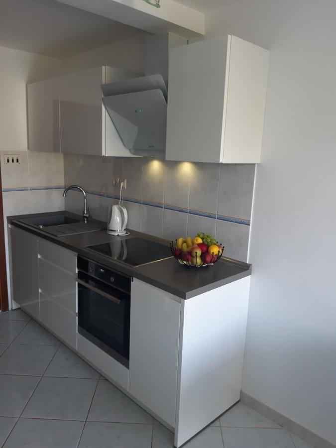 Apartmani I & J Seric Seget Vranjica Esterno foto