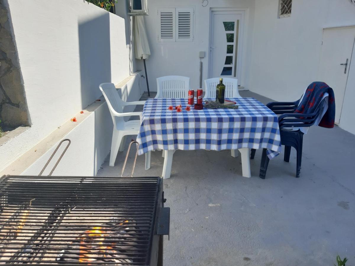 Apartmani I & J Seric Seget Vranjica Esterno foto