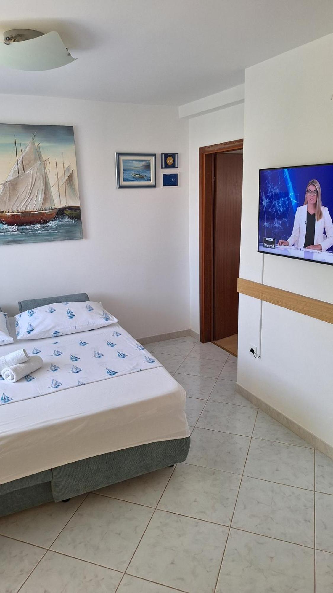 Apartmani I & J Seric Seget Vranjica Esterno foto