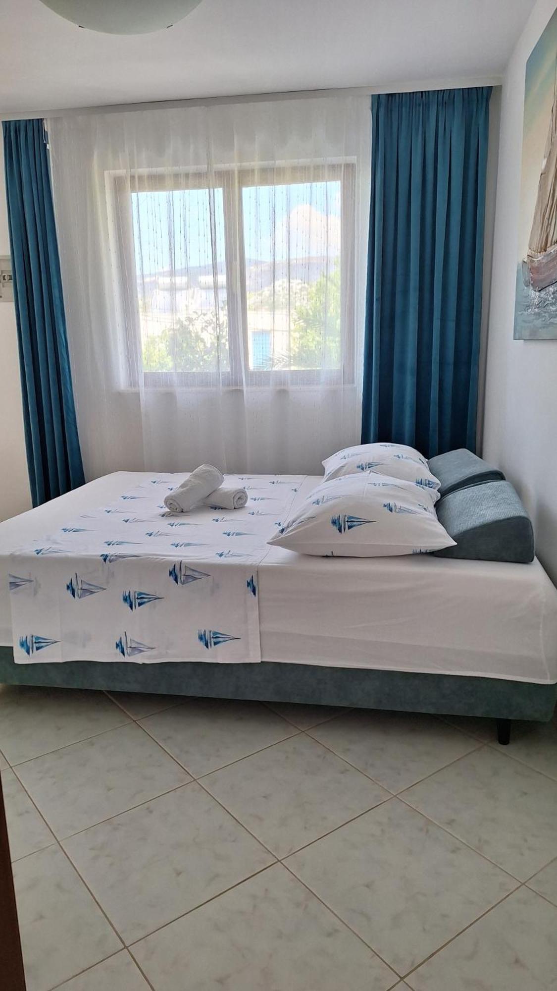Apartmani I & J Seric Seget Vranjica Esterno foto