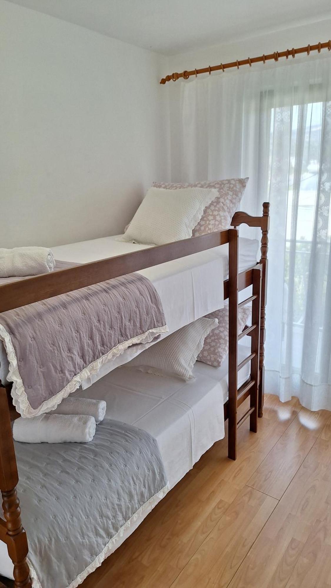Apartmani I & J Seric Seget Vranjica Esterno foto