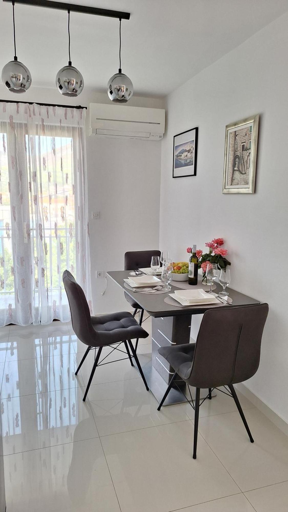 Apartmani I & J Seric Seget Vranjica Esterno foto