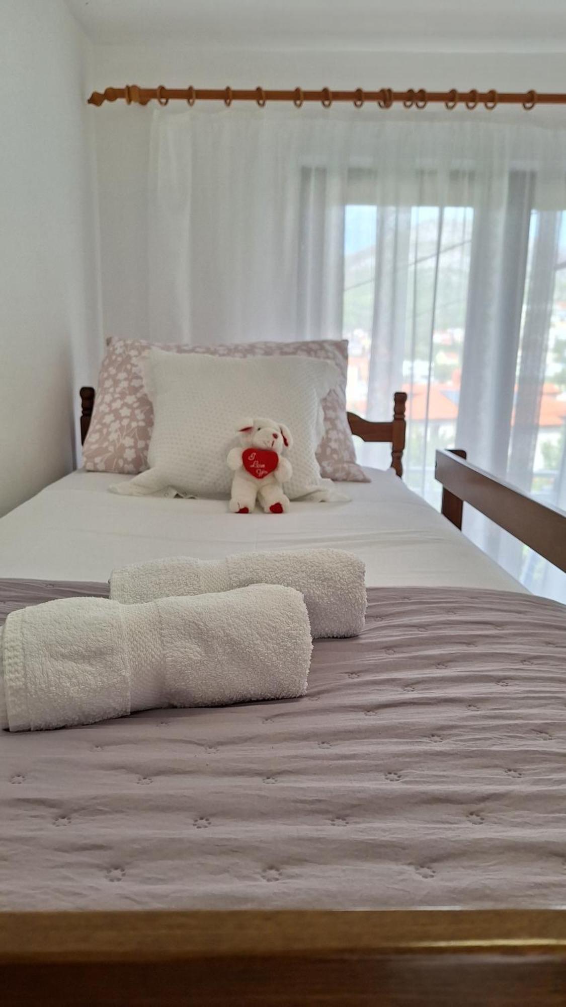 Apartmani I & J Seric Seget Vranjica Esterno foto
