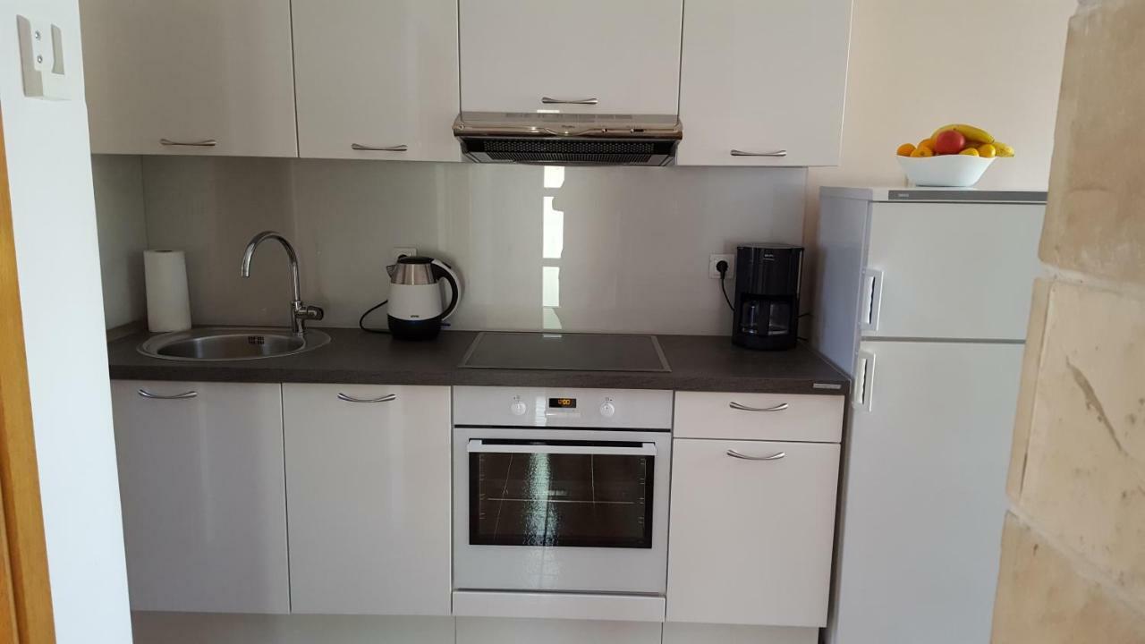 Apartmani I & J Seric Seget Vranjica Esterno foto