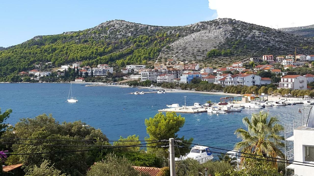 Apartmani I & J Seric Seget Vranjica Esterno foto