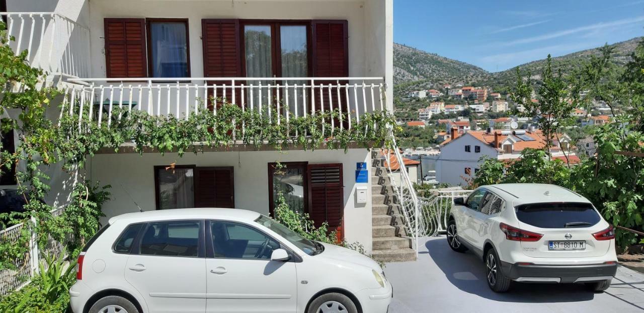Apartmani I & J Seric Seget Vranjica Esterno foto