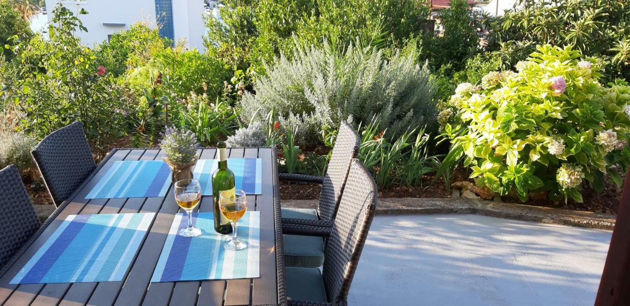 Apartmani I & J Seric Seget Vranjica Esterno foto
